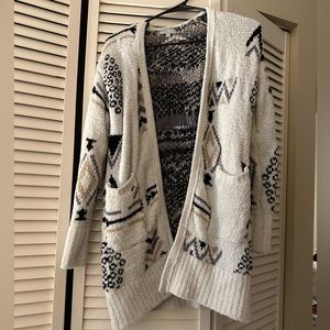 warm patterned cardigan!